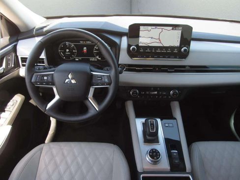 Used 2025 Mitsubishi Outlander SEL AWD/4WD image 18
