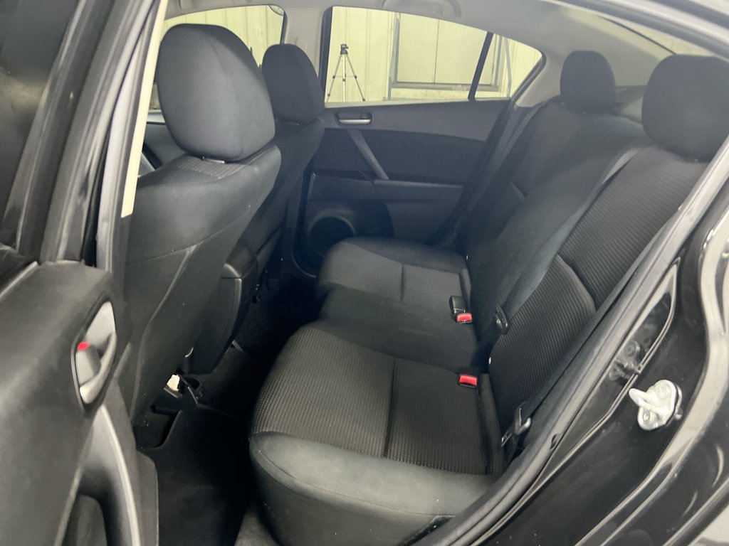 Used 2013 MAZDA MAZDA3 i Sport FWD image 21