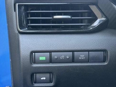 Used 2022 Nissan Sentra SV w/ All-Weather Package FWD image 7