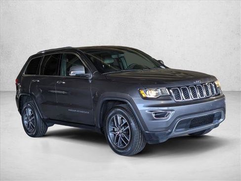 Used 2018 Jeep Grand Cherokee Limited image 3