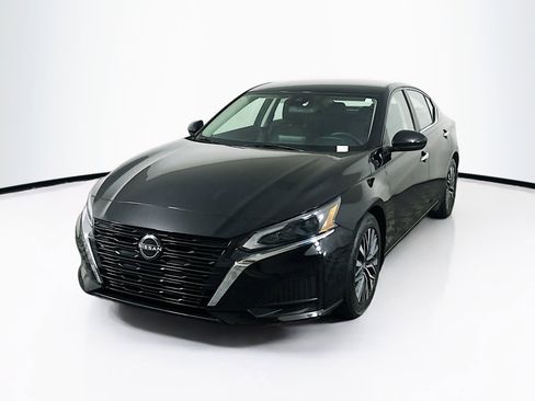 Used 2023 Nissan Altima 2.5 SV FWD image 3