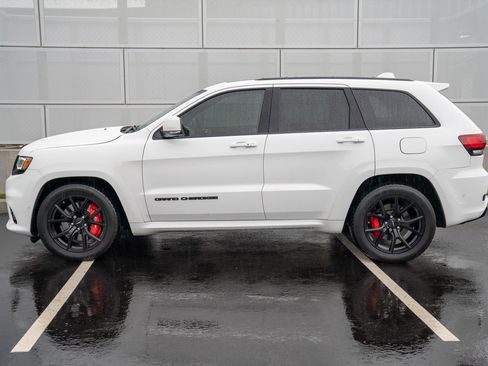 Used 2019 Jeep Grand Cherokee SRT image 2