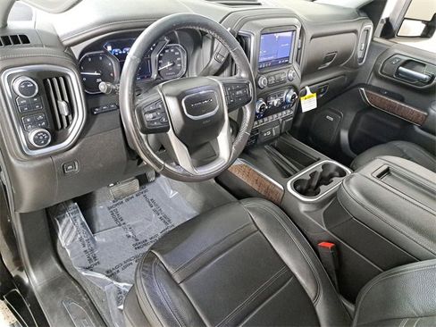 Used 2022 GMC Sierra 2500 Denali w/ Denali Black Diamond Edition image 18