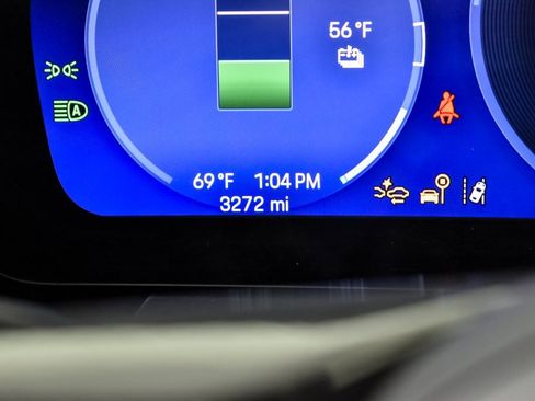 Certified 2025 Porsche Macan Turbo Electric image 12