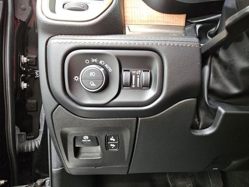 Used 2022 RAM 1500 Limited w/ Body Color Bumper Group image 29