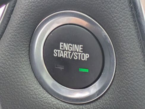 Used 2023 Chevrolet Traverse LT image 30