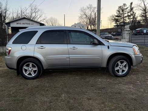 Used 2005 Chevrolet Equinox LT w/ Preferred Equipment Group image 8