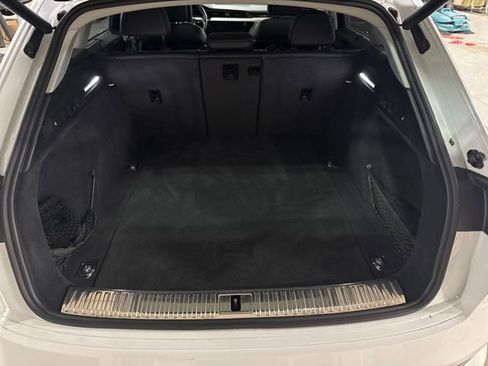 Used 2019 Audi e-tron Prestige w/ Prestige Package image 16