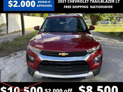 Used 2021 Chevrolet TrailBlazer LT w/ Premium Seating Package AWD/4WD image 2