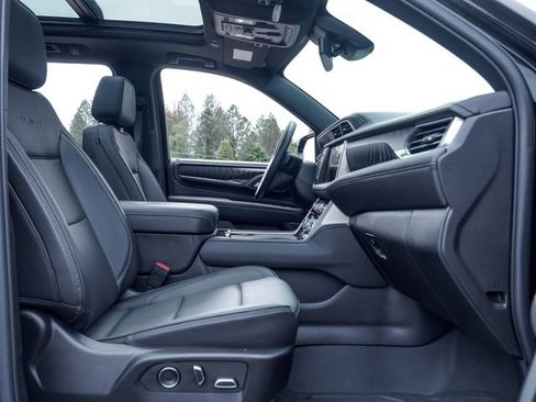 Used 2024 GMC Yukon XL Denali AWD/4WD image 24
