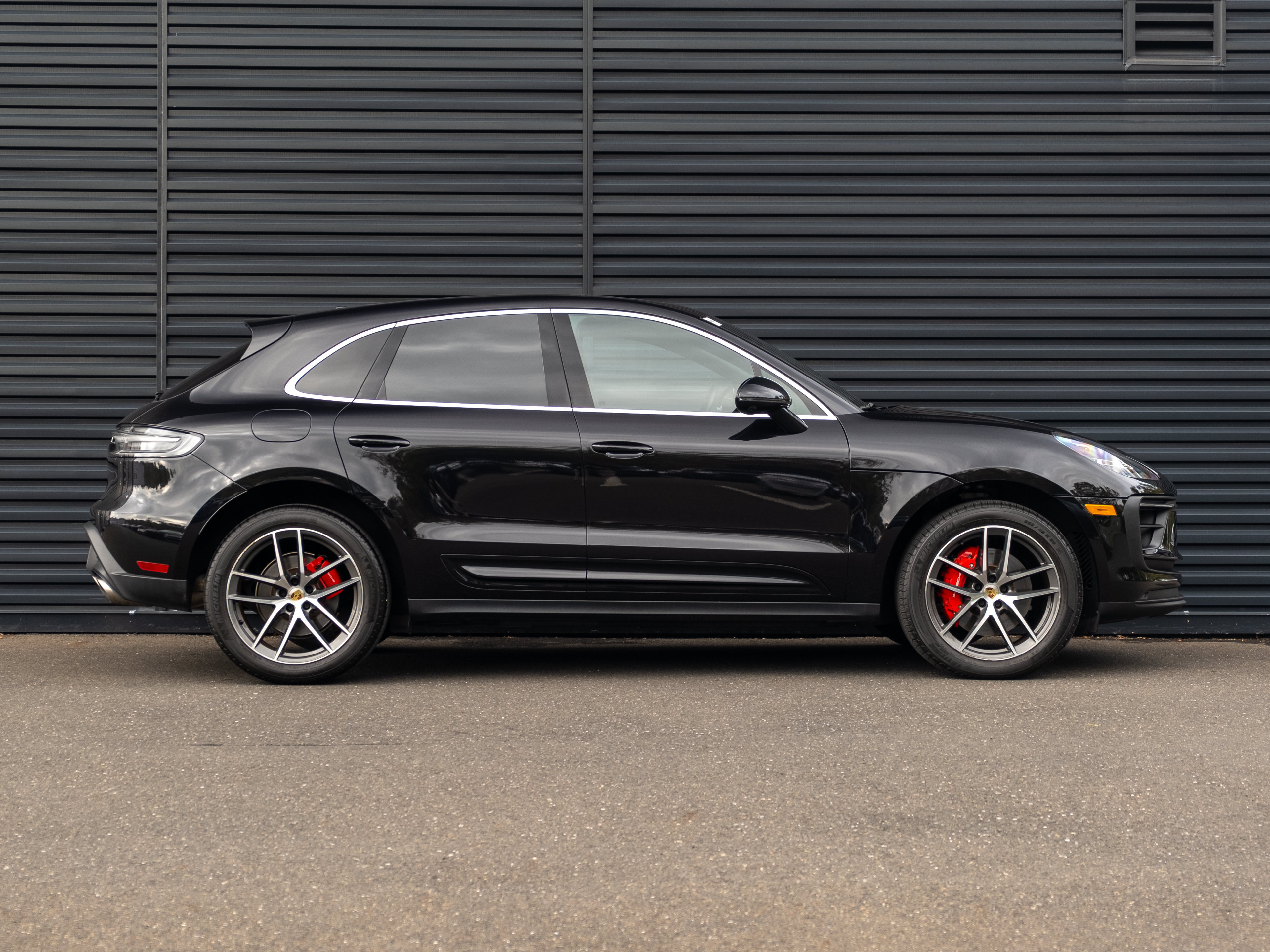 Certified 2023 Porsche Macan S AWD/4WD image 9