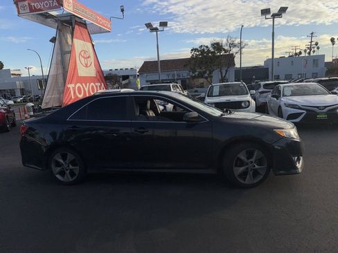 Used 2012 Toyota Camry SE image 3