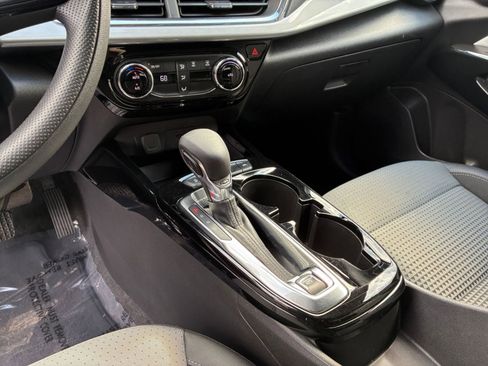 Used 2025 Chevrolet Trax LT image 40