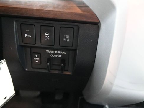 Used 2019 Toyota Tundra Limited image 18