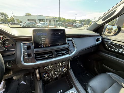 Used 2021 Chevrolet Tahoe Z71 w/ Z71 Signature Package image 17