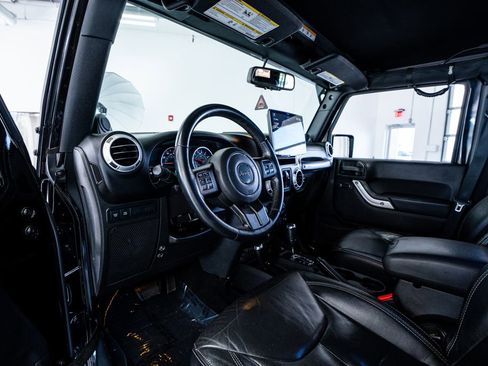 Used 2014 Jeep Wrangler Unlimited Rubicon w/ Connectivity Group image 29