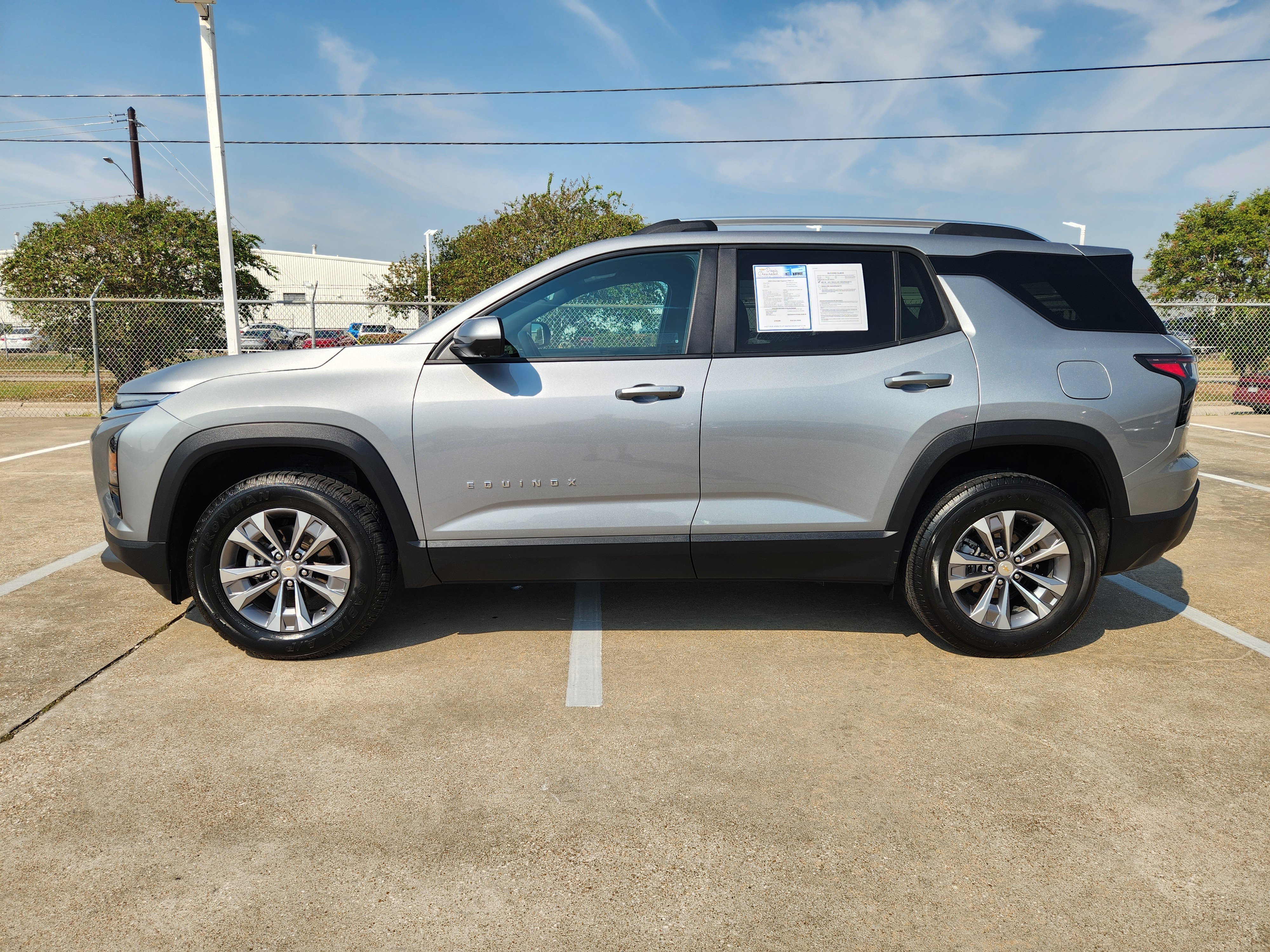 Used 2025 Chevrolet Equinox LT w/ Convenience Package II FWD image 5
