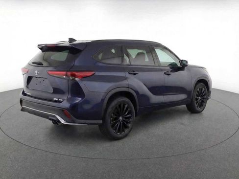 Used 2025 Toyota Highlander XSE image 7