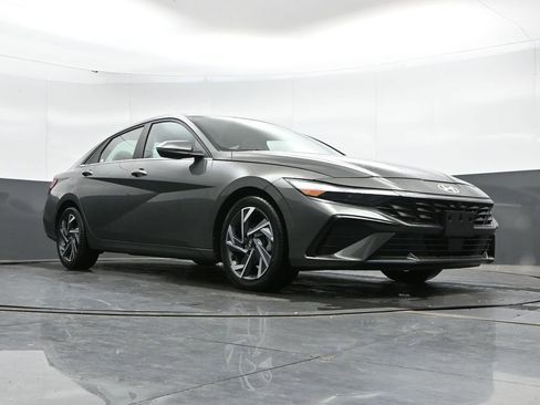 Used 2024 Hyundai Elantra Limited FWD image 43