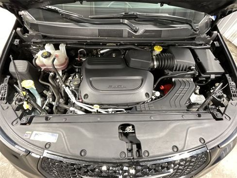 Used 2023 Chrysler Pacifica Touring-L w/ S Appearance Package image 21