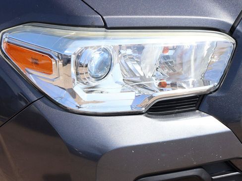 Used 2019 Toyota Tacoma SR w/ SR Convenience Package RWD image 10