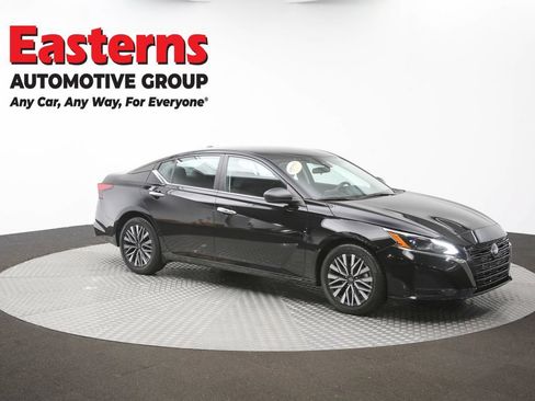 Used 2025 Nissan Altima 2.5 SV FWD image 44
