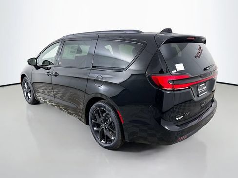 New 2027 Chrysler Pacifica Limited FWD image 5