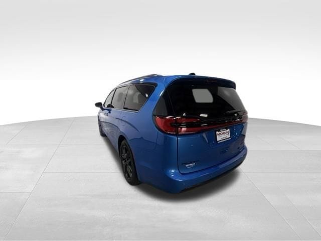New 2027 Chrysler Pacifica Select FWD image 10