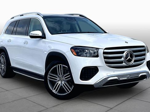 Used 2024 Mercedes-Benz GLS 450 4MATIC image 3