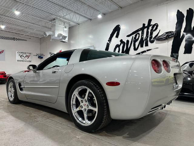Used 2004 Chevrolet Corvette Coupe w/ Preferred Equipment Group RWD image 3