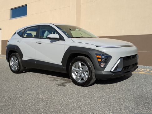 New 2026 Hyundai Kona SE image 2