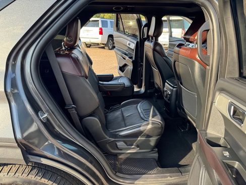 Used 2020 Ford Explorer Platinum w/ Premium Technology Package image 30