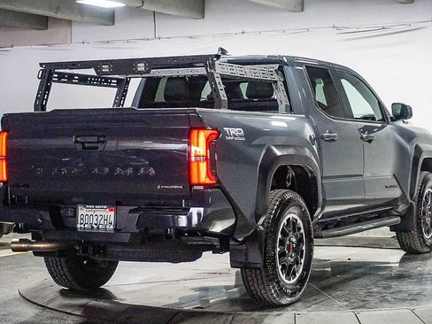 Certified 2025 Toyota Tacoma TRD Off-Road AWD/4WD image 11