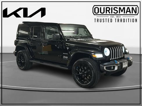 Used 2023 Jeep Wrangler Unlimited Sahara w/ Cold Weather Group AWD/4WD image 1