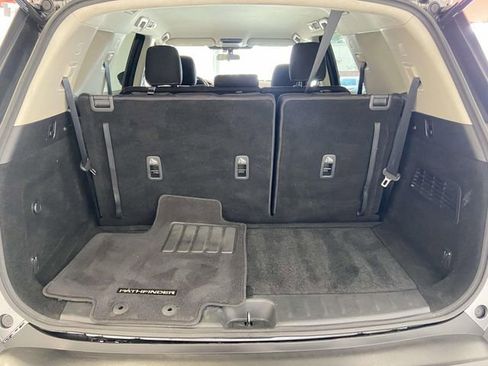 Used 2022 Nissan Pathfinder SV image 12