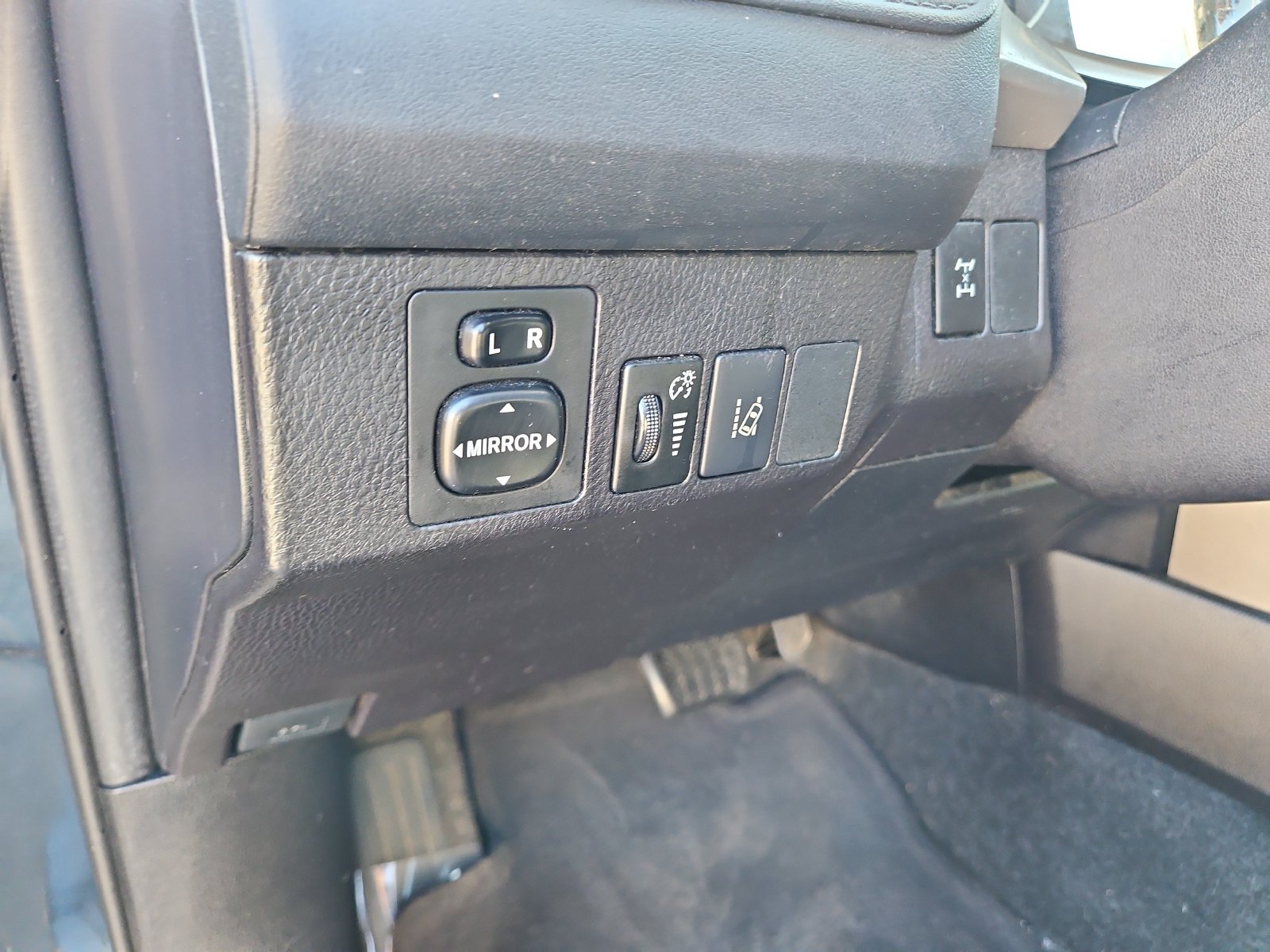 Certified 2018 Toyota RAV4 LE w/ Carpet Mat Package AWD/4WD image 22