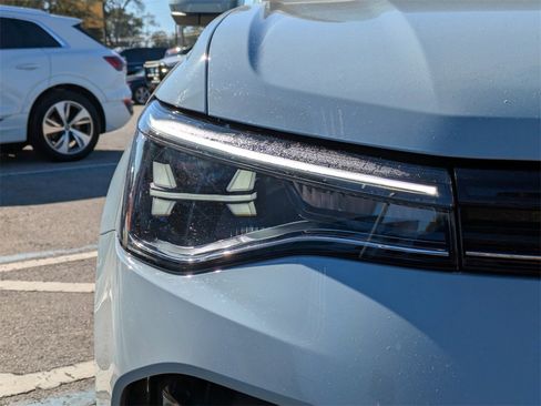 Certified 2025 Volkswagen Taos SE w/ Black Wheel Package image 10