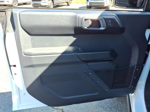 Used 2025 Ford Bronco Badlands image 13