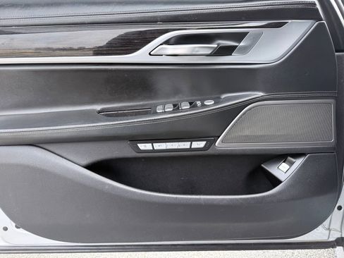 Used 2018 BMW 750i xDrive image 41