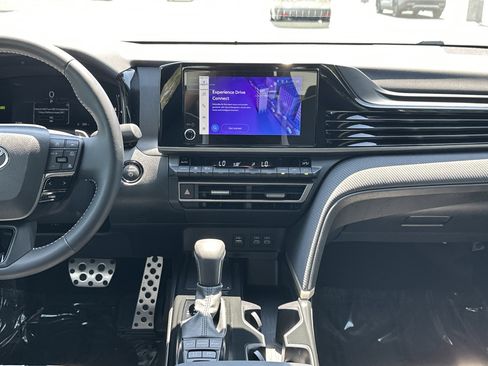 Used 2025 Toyota Camry SE FWD image 30