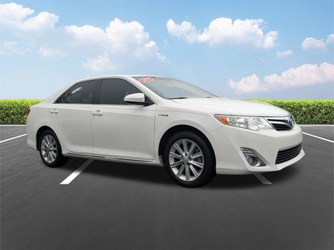 Used 2012 Toyota Camry XLE w/ Convenience Pkg FWD image 2