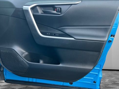 Used 2021 Toyota RAV4 LE image 13