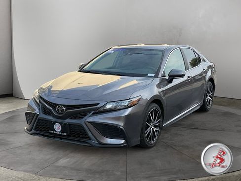 Used 2022 Toyota Camry SE FWD image 3