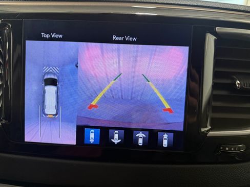 Used 2017 Chrysler Pacifica Touring-L Plus FWD image 11