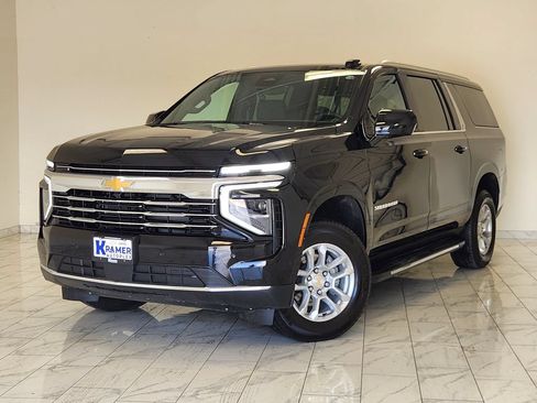 Used 2025 Chevrolet Suburban LT AWD/4WD image 1