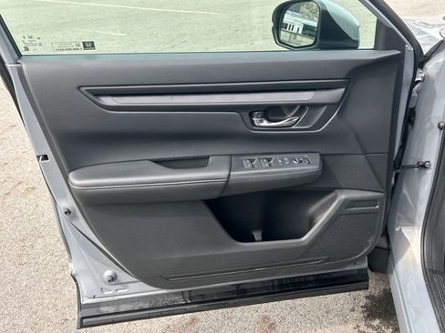 Used 2025 Honda CR-V LX image 11