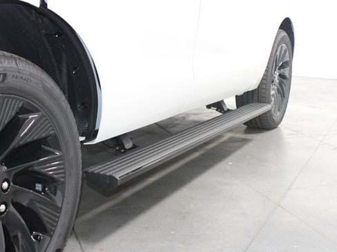 New 2025 Lincoln Navigator Reserve w/ Jet Appearance Package image 13