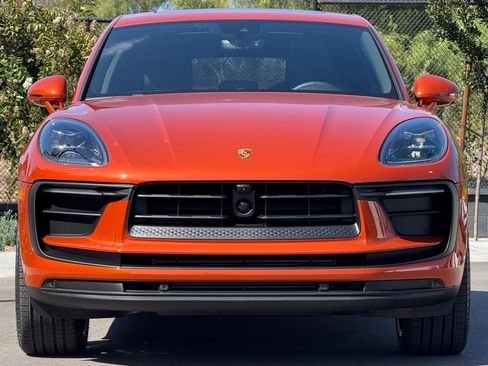 Used 2025 Porsche Macan AWD/4WD image 10