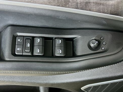 Used 2023 Jeep Grand Cherokee 4WD 4xe image 15