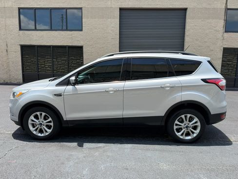 Used 2018 Ford Escape SEL FWD image 3